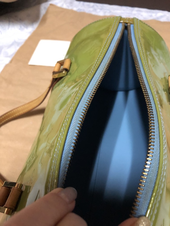 ヴェルニベッドフォード（ブランドバッグ）の商品画像 - 査定依頼日：2022年6月20日 - 最高査定価格：20,000円