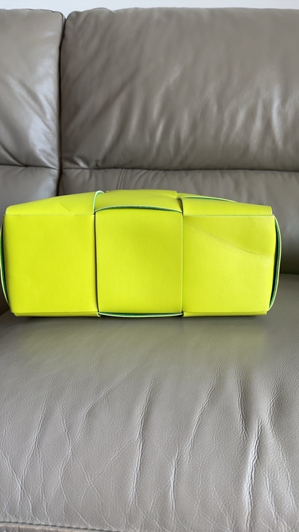 カセットトート（ブランドバッグ）の商品画像 - 査定依頼日：2025年12月22日 - 最高査定価格：128,000円