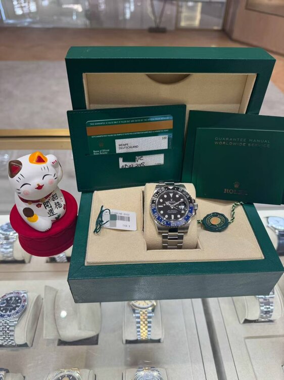 GMTマスター　116710BLNR オイスター　美品　付属品完備（高級時計）の商品画像 - 査定依頼日：2025年4月14日 - 最高査定価格：2,050,000円