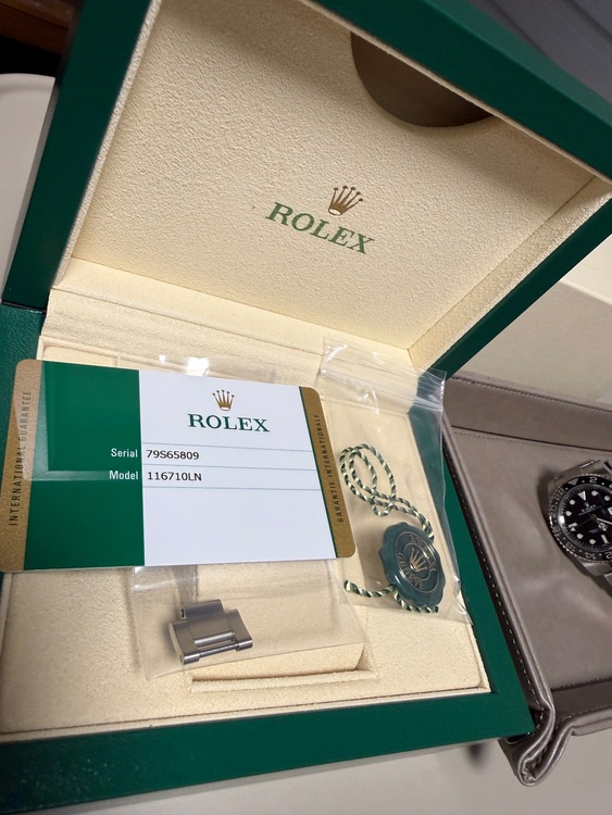 ロレックス GMTマスター 116710（高級時計）の商品画像 - 査定依頼日：2025年11月14日 - 最高査定価格：2,000,000円