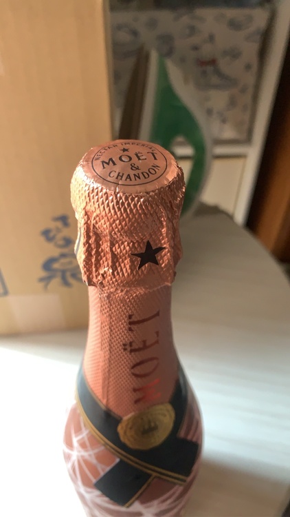 シャンパン モエ・エ・シャンドン（お酒）の商品画像 - 査定依頼日：2026年9月6日 - 最高査定価格：4,000円