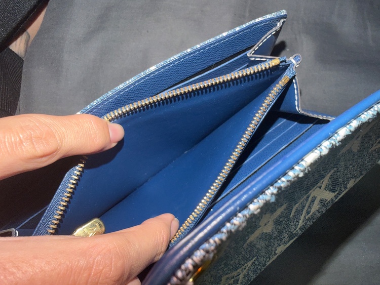 ルイヴィトン ポルトフォイユサラ モノグラムジャガードデニム 長財布 マリーヌ（ブランド財布・小物）の商品画像 - 査定依頼日：2026年3月4日 - 最高査定価格：50,000円