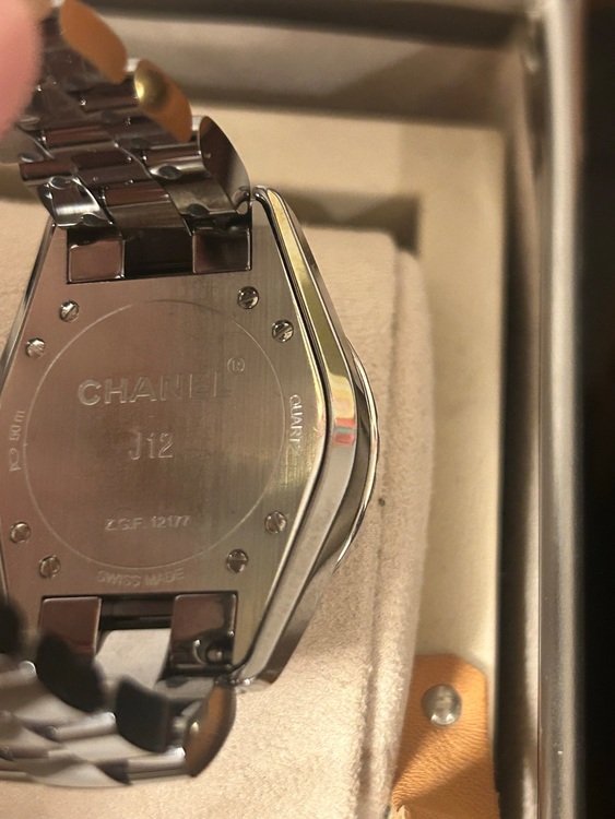 J12  クロマティック（高級時計）の商品画像 - 査定依頼日：2025年8月30日 - 最高査定価格：700,000円