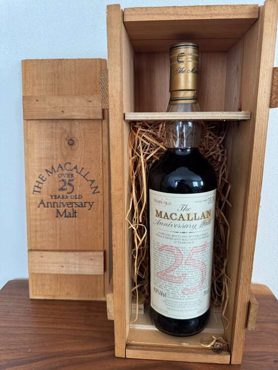 マッカラン 25周年 木箱（お酒）の商品画像 - 査定依頼日：2025年1月11日 - 最高査定価格：350,000円