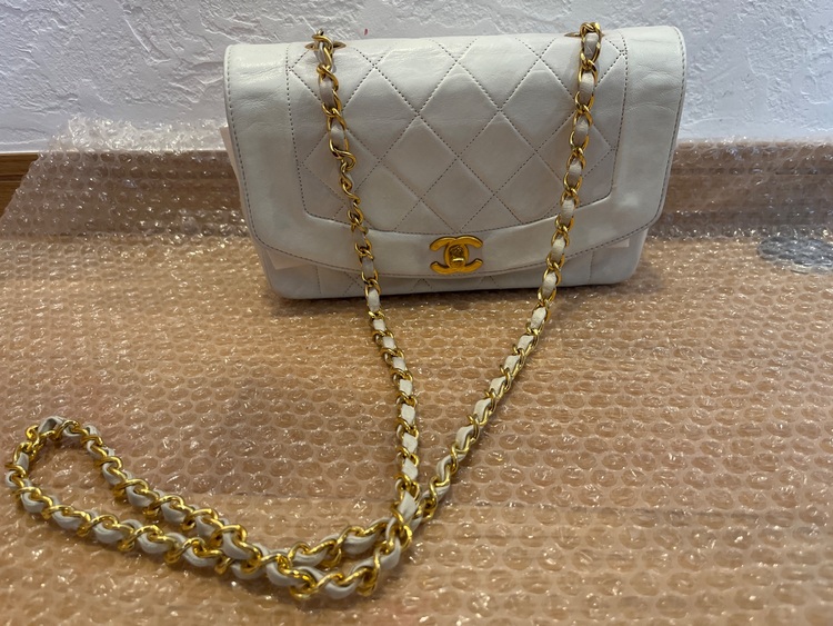 ダイアナ　チェーンショルダー（ブランドバッグ）の商品画像 - 査定依頼日：2025年11月18日 - 最高査定価格：180,000円