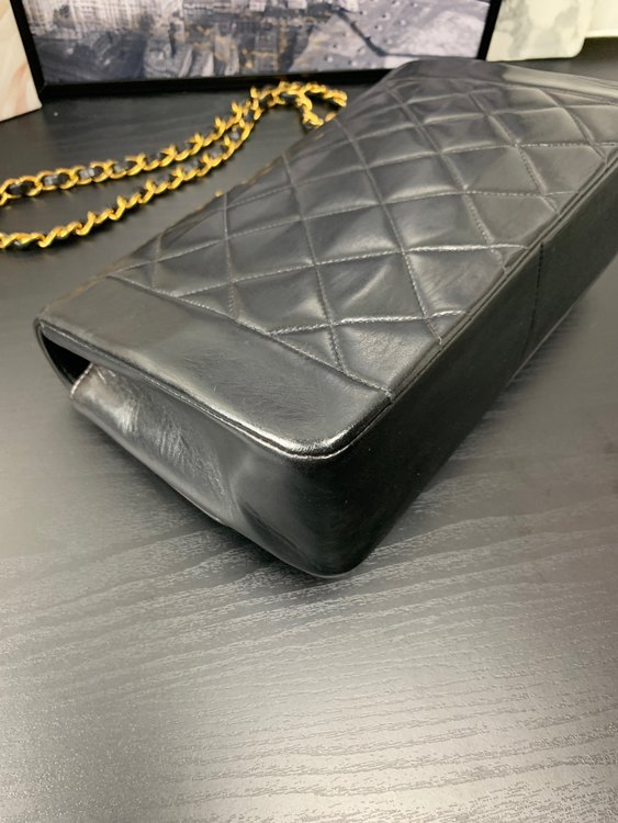 ショルダーバッグ A01165 ダイアナフラップマトラッセ ラムスキン 黒（ブランドバッグ）の商品画像 - 査定依頼日：2022年9月22日 - 最高査定価格：400,000円