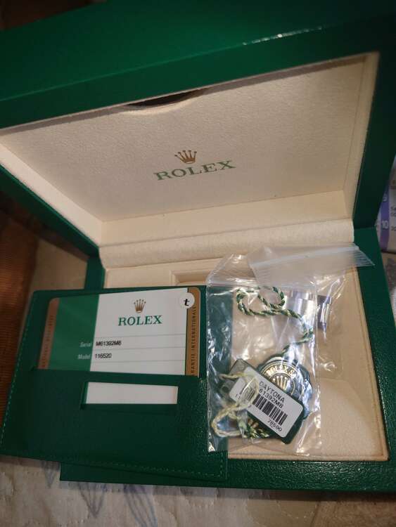 ロレックス デイトナ 116520（高級時計）の商品画像 - 査定依頼日：2025年2月3日 - 最高査定価格：3,250,000円