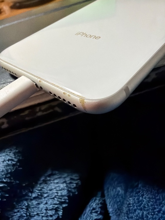 iPhone8 64GB SIMフリー（スマホ）の商品画像 - 査定依頼日：2026年3月31日 - 最高査定価格：4,000円