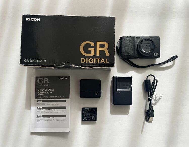 RICOH GR DIGITAL Ⅳ（カメラ）の商品画像 - 査定依頼日：2025年11月11日 - 最高査定価格：28,000円