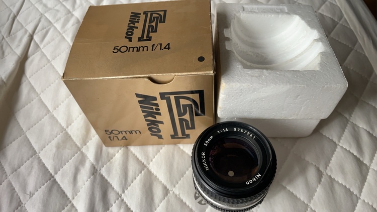 Nikon New FM2 シルバー箱付き（カメラ）の商品画像 - 査定依頼日：2026年9月20日 - 最高査定価格：42,000円