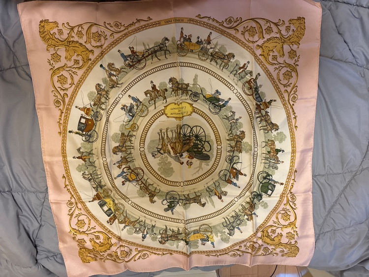 シルクスカーフ（古着・ファッション）の商品画像 - 査定依頼日：2026年4月18日 - 最高査定価格：100,000円