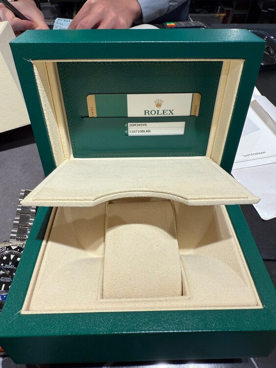 ロレックス GMTマスター 116710BLNR（高級時計）の商品画像 - 査定依頼日：2025年1月6日 - 最高査定価格：2,100,000円