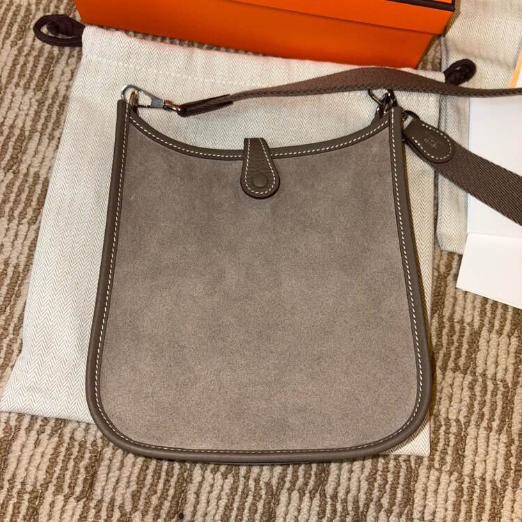 エルメス エブリン （ブランドバッグ）の商品画像 - 査定依頼日：2025年4月19日 - 最高査定価格：400,000円