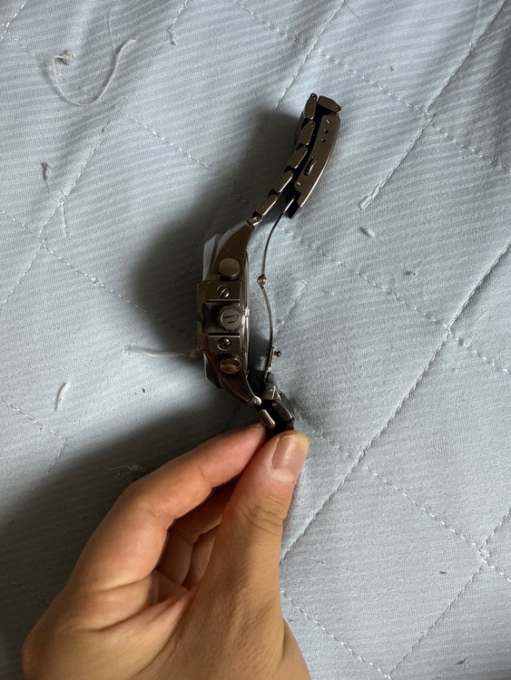 ディーゼル　（高級時計）の商品画像 - 査定依頼日：2025年9月24日 - 最高査定価格：3,000円