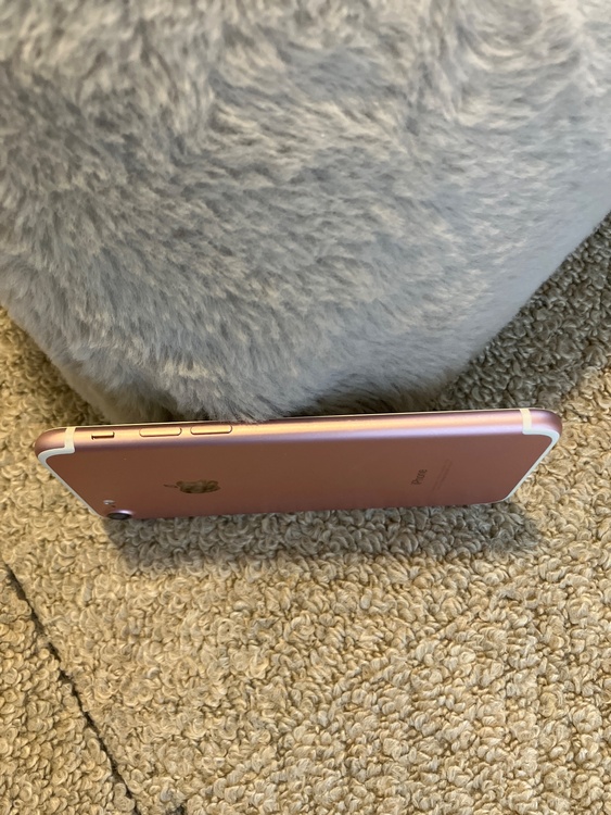 iPhone iPhone7 32GB 楽天モバイル（スマホ）の商品画像 - 査定依頼日：2026年7月23日 - 最高査定価格：1,000円