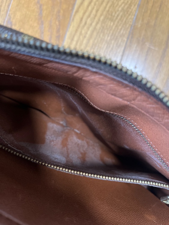 883 TH（ブランドバッグ）の商品画像 - 査定依頼日：2025年8月27日 - 最高査定価格：30,000円