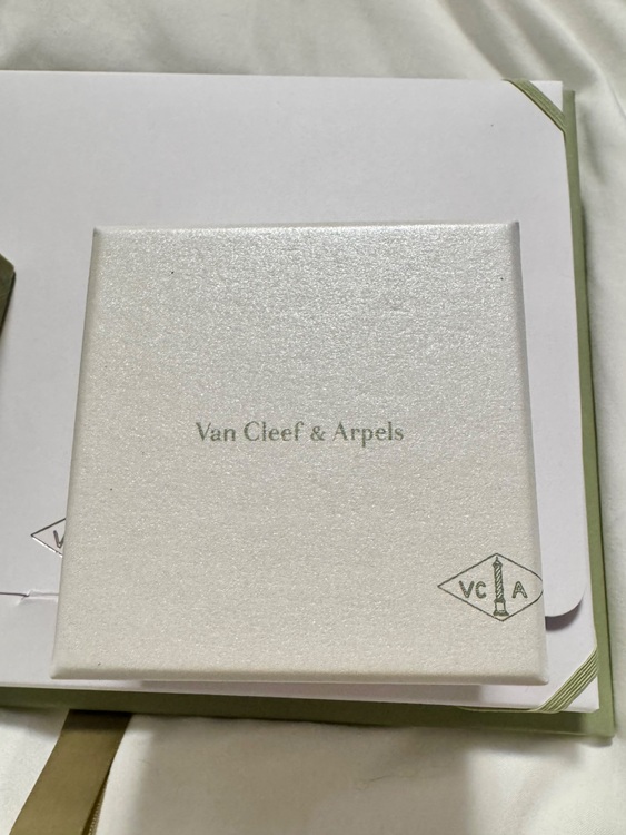  スウィート アルハンブラ ペンダント K18PG マザーオブパール ローズゴー（金・貴金属）の商品画像 - 査定依頼日：2025年11月21日 - 最高査定価格：240,000円