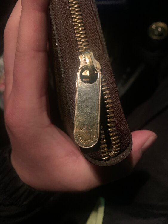 ジッピーウォレット（ブランド財布・小物）の商品画像 - 査定依頼日：2025年2月2日 - 最高査定価格：15,000円