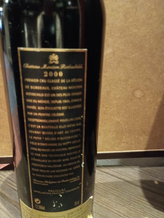 シャトー・ムートン・ロートシルト2000（お酒）の商品画像 - 査定依頼日：2026年3月18日 - 最高査定価格：150,000円