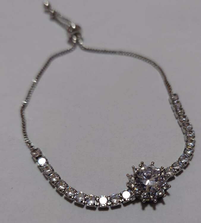 ノーブランドのモアサナイトのブレスレット、14Kゴールドメッキネックレス（金・貴金属）の商品画像 - 査定依頼日：2025年3月9日 - 最高査定価格：5,800円