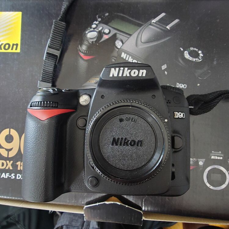 D90（カメラ）の商品画像 - 査定依頼日：2025年8月31日 - 最高査定価格：6,000円
