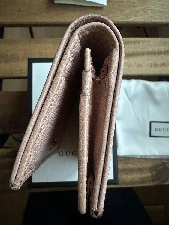 二つ折り財布（古着・ファッション）の商品画像 - 査定依頼日：2025年4月26日 - 最高査定価格：7,000円