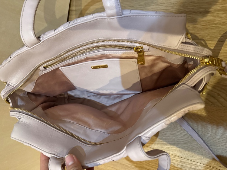 ミュウミュウ  （ブランドバッグ）の商品画像 - 査定依頼日：2025年6月25日 - 最高査定価格：25,000円