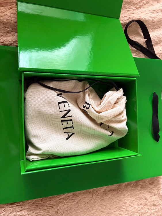 ボッテガ・ヴェネタ  （ブランドバッグ）の商品画像 - 査定依頼日：2025年10月7日 - 最高査定価格：30,000円