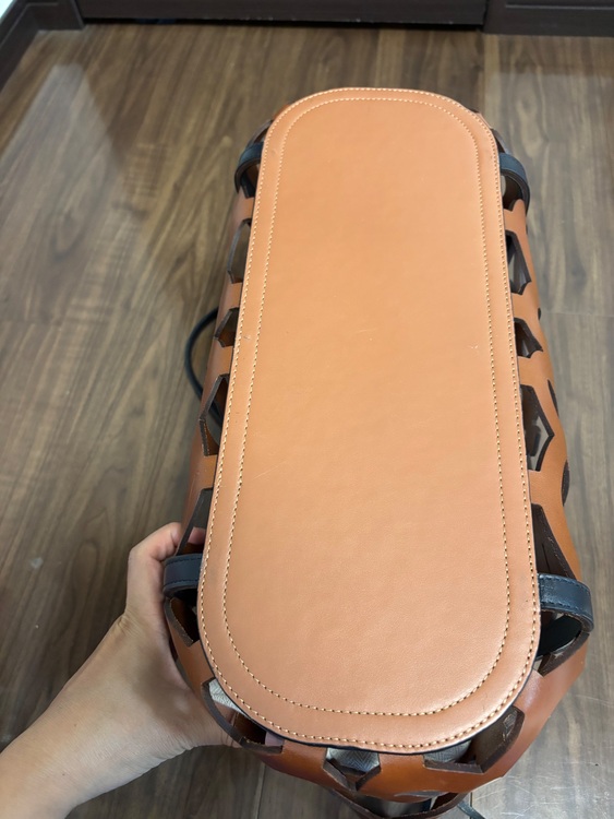 ロエベ　バック（ブランドバッグ）の商品画像 - 査定依頼日：2025年6月3日 - 最高査定価格：130,000円