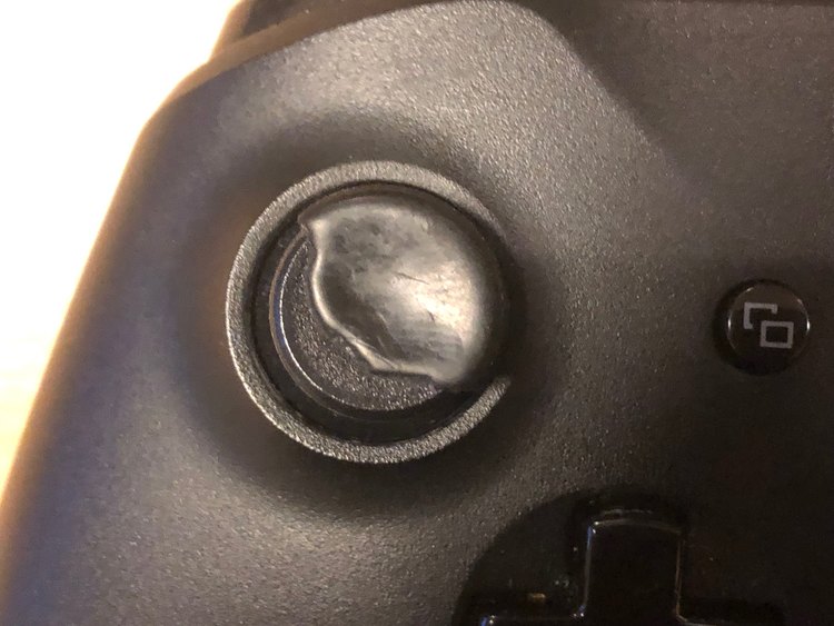 xboxOneX 1tb（ゲーム機本体・ゲームソフト）の商品画像 - 査定依頼日：2023年2月25日 - 最高査定価格：13,000円