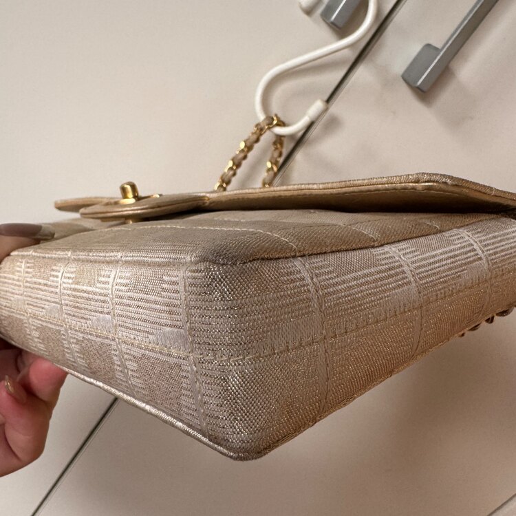 ニュートラベルラインチェーンショルダーバッグ（ブランドバッグ）の商品画像 - 査定依頼日：2025年1月14日 - 最高査定価格：150,000円