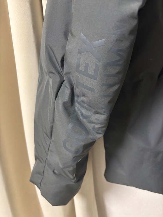 【+phenix / プラスフェニックス】別注 ゴアテックス ダウンジャケット （古着・ファッション）の商品画像 - 査定依頼日：2025年11月9日 - 最高査定価格：10,000円