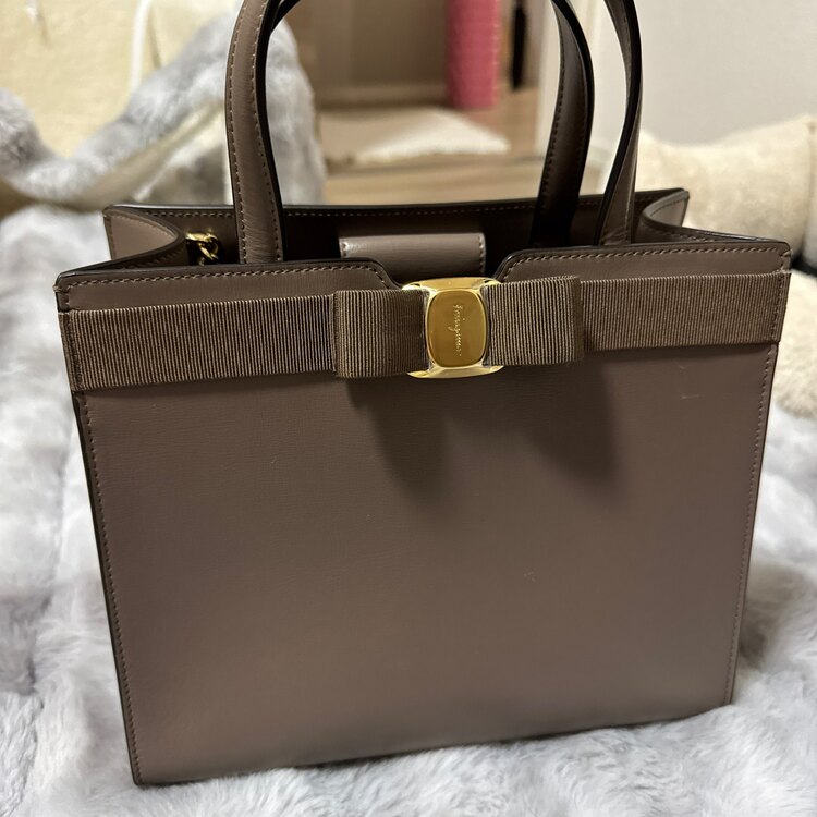 フェラガモ  （ブランドバッグ）の商品画像 - 査定依頼日：2025年2月10日 - 最高査定価格：48,000円