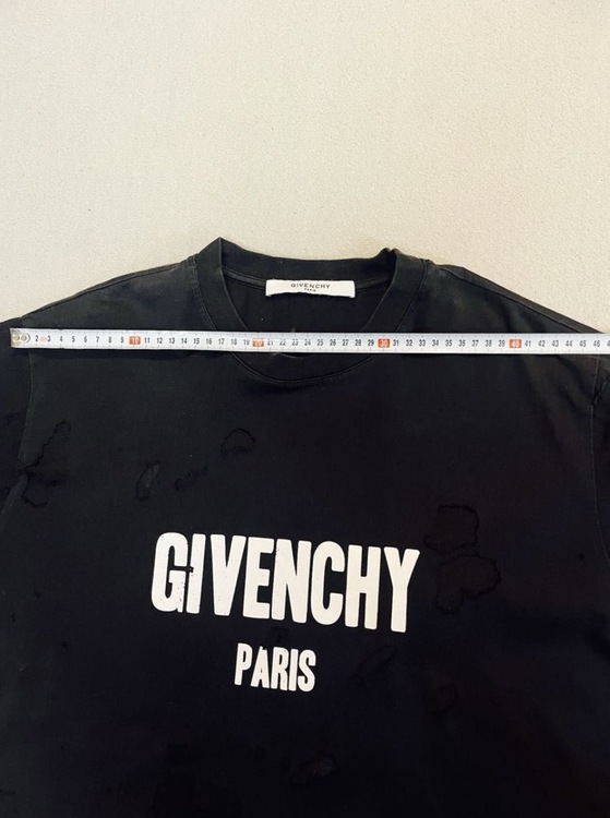 GIVENCHY デストロイロゴTシャツ ダメージ加工（古着・ファッション）の商品画像 - 査定依頼日：2026年3月18日 - 最高査定価格：6,000円
