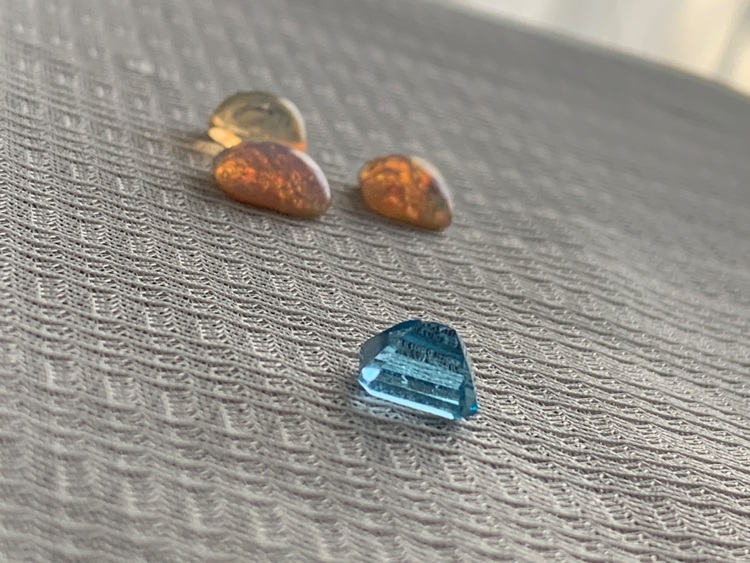 宝石の石、K18等切れたチェーン、財布（金・貴金属）の商品画像 - 査定依頼日：2025年10月31日 - 最高査定価格：5,000円