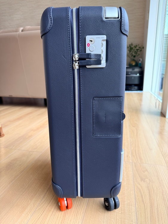 スーツケース リファレンス R.M.S.キャビンスーツケース（ブランドバッグ）の商品画像 - 査定依頼日：2026年2月25日 - 最高査定価格：700,000円