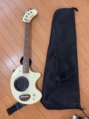 商品名不明。　アンプ内蔵ベース（ベース）の商品画像 - 中古 - 査定完了日：2025.09.20 - 最高査定価格：12,000円