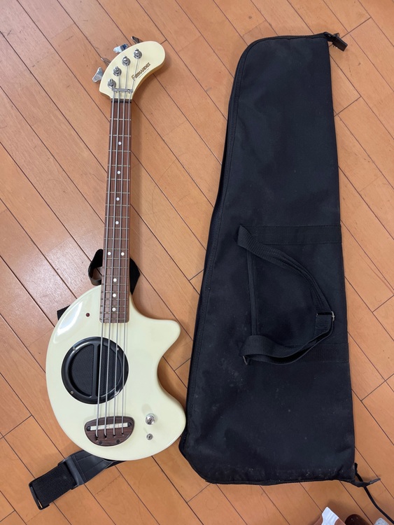 商品名不明。　アンプ内蔵ベース（ピアノ・楽器・PA機材）の商品画像 - 査定依頼日：2025年9月20日 - 最高査定価格：12,000円