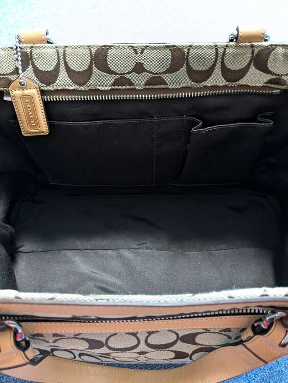 4M-7052（ブランドバッグ）の商品画像 - 査定依頼日：2025年2月13日 - 最高査定価格：5,000円