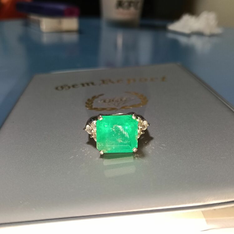 天然エメラルド　天然ダイアモンド　リング（宝石）の商品画像 - 査定依頼日：2025年11月30日 - 最高査定価格：150,000円