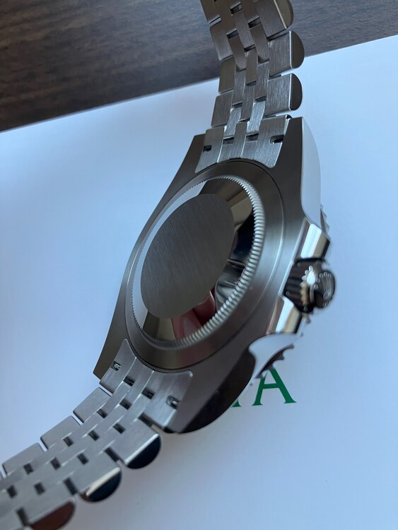 ロレックス GMTマスター 126710blnq（高級時計）の商品画像 - 査定依頼日：2025年4月20日 - 最高査定価格：2,280,000円