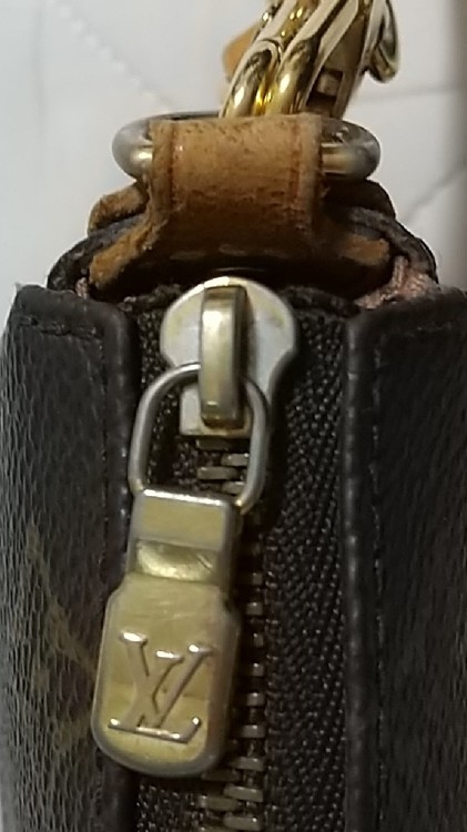 ルイ・ヴィトン モノグラム エヴァ M95567（ブランドバッグ）の商品画像 - 査定依頼日：2022年4月23日 - 最高査定価格：80,000円