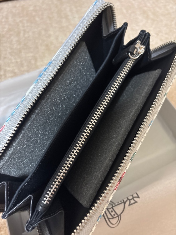 51050023U-L0057-PF（ブランド財布・小物）の商品画像 - 査定依頼日：2026年2月9日 - 最高査定価格：5,000円