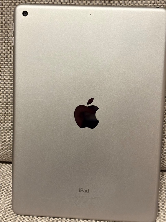 Apple iPad 第6世代　Wi-Fi モデル 128GB（PC・タブレット）の商品画像 - 査定依頼日：2026年2月4日 - 最高査定価格：7,000円