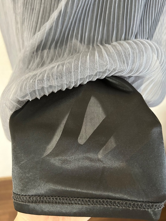 膝丈ワンピース　グレー　プリーツレース（古着・ファッション）の商品画像 - 査定依頼日：2025年8月13日 - 最高査定価格：100円