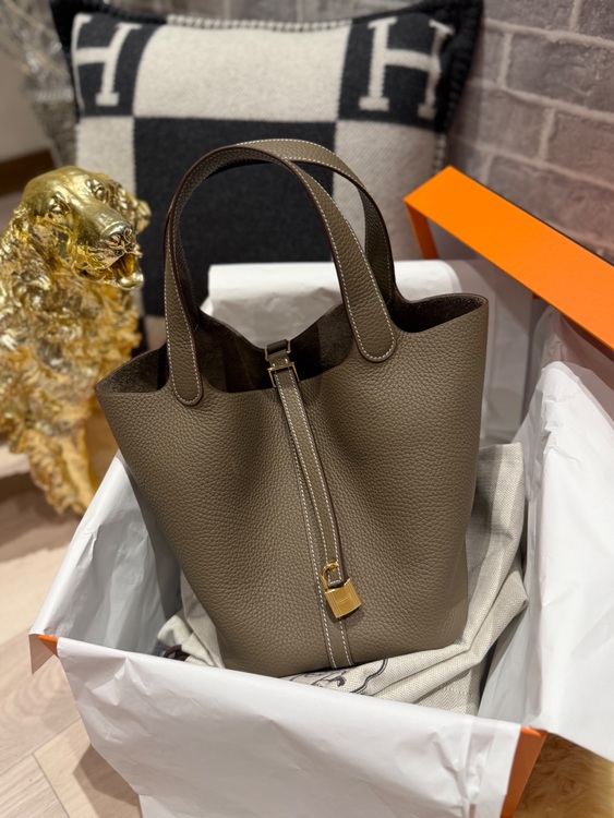 ピコタン　MM（ブランドバッグ）の商品画像 - 査定依頼日：2025年11月29日 - 最高査定価格：600,000円