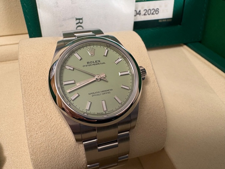 オイスターパーペチュアル31ピスタチオ（高級時計）の商品画像 - 査定依頼日：2026年4月12日 - 最高査定価格：100,000円