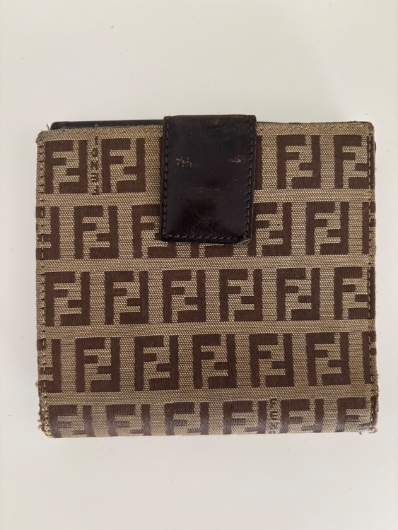 フェンディ  （ブランドバッグ）の商品画像 - 査定依頼日：2025年7月7日 - 最高査定価格：3,000円