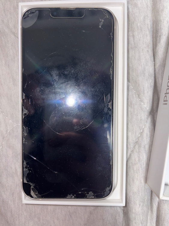 iPhone 13 128GB au（スマホ）の商品画像 - 査定依頼日：2026年4月9日 - 最高査定価格：28,000円