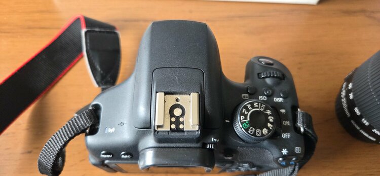 EOSkissX8iダブルズームキット（カメラ）の商品画像 - 査定依頼日：2026年4月14日 - 最高査定価格：40,000円